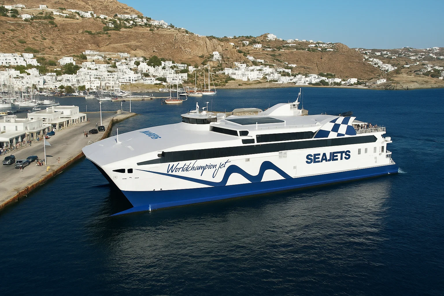 Το seajets στο λιμάνι της μυκόνου αποπλέει για Σαντορίνη